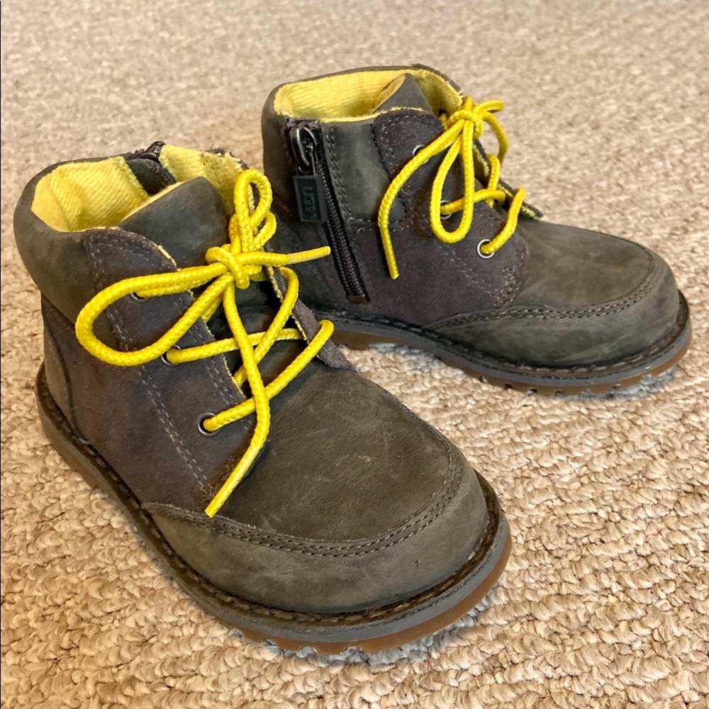 Suede Ugg Boots Boys Sz 7